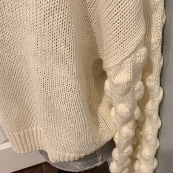 NWT Bobble Sweater from H & M Sz L color cream.  This is gorgeous - Picture 1 of 14